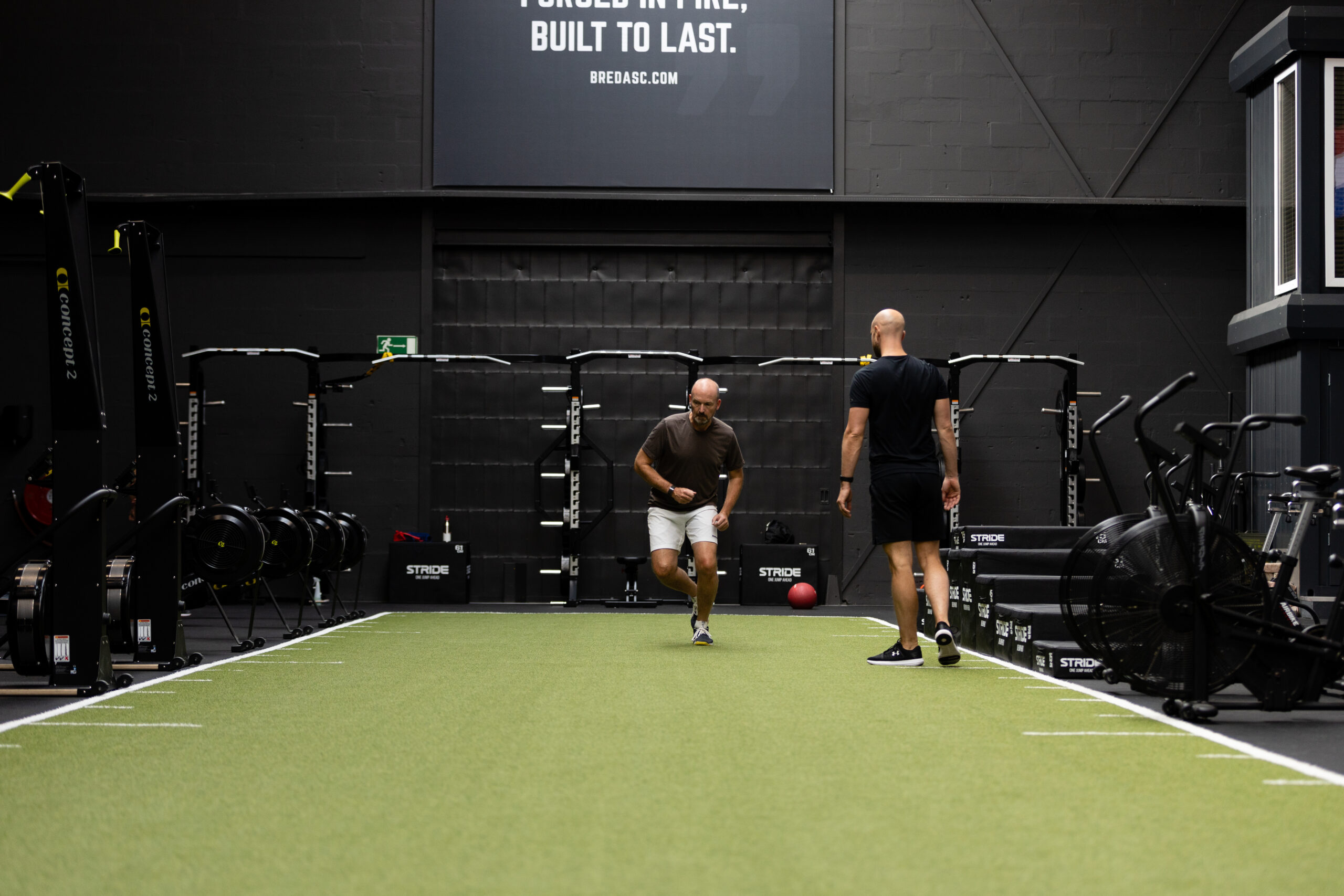 English speaking personal trainer breda working together